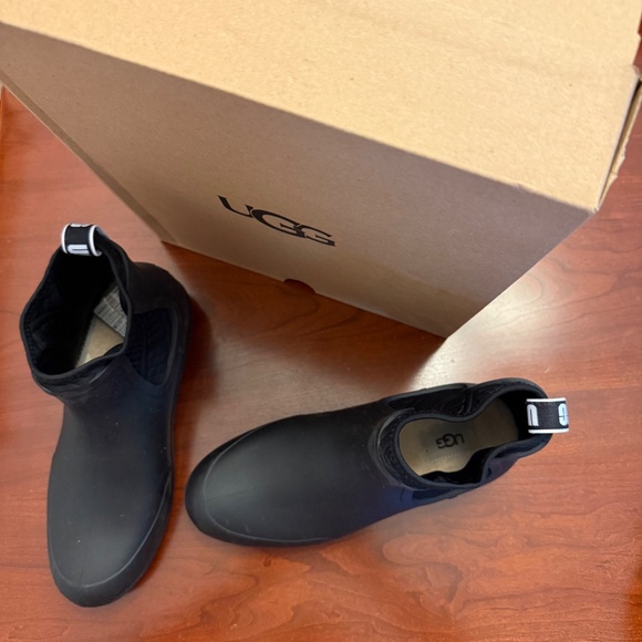Ugg Chevonne Black Waterproof Chelsea Women’s Rubber Sheepskin RainBoots Size 9M - Picture 5 of 5